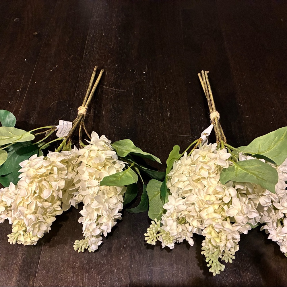 ❌SOLD❌❤️NWT 2 Pottery Barn Faux White Lilac Bundles